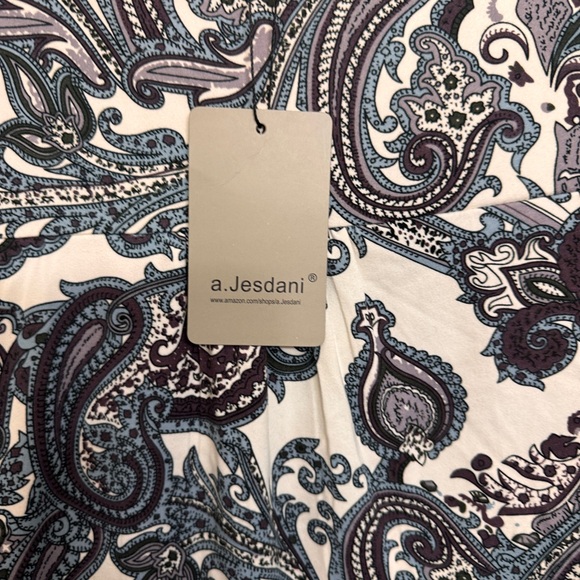 Women’s top size medium new with tags - Picture 3 of 3